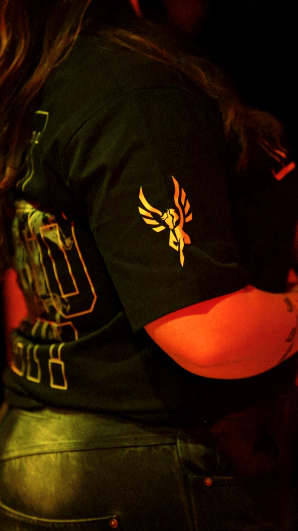 CAMISETA INDOMABLE NEGRA
