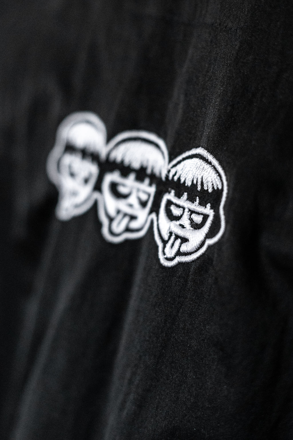 TRACKSUIT CORTAVIENTOS NEGRO