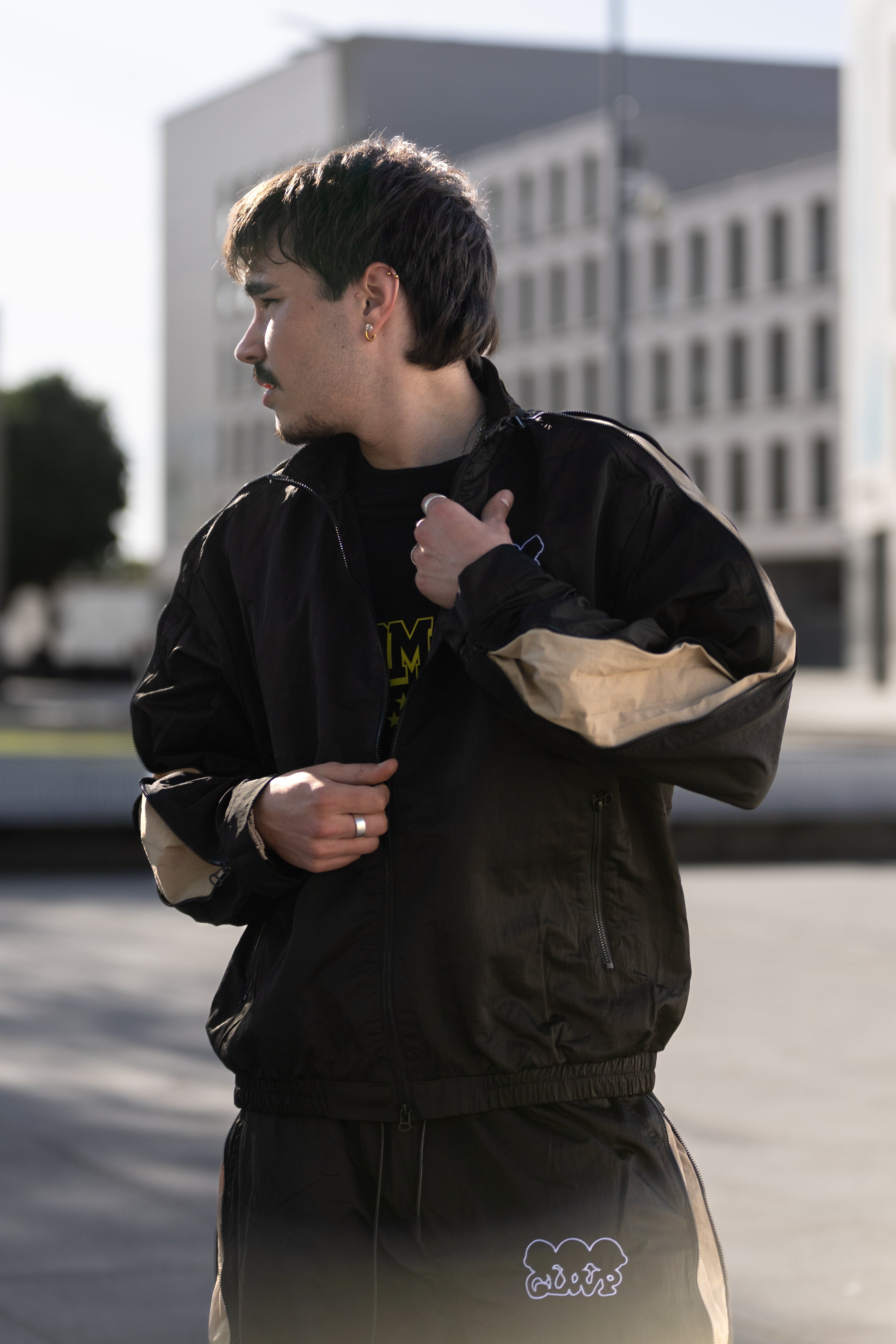 TRACKSUIT CORTAVIENTOS NEGRO