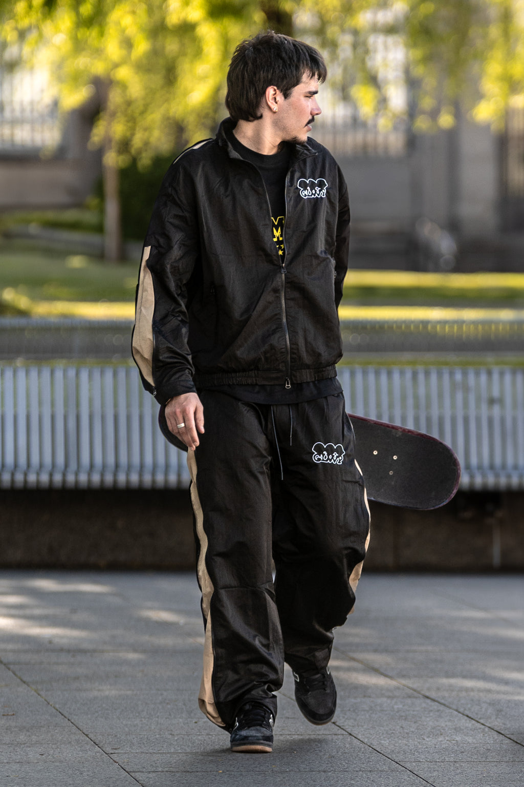 TRACKSUIT CORTAVIENTOS NEGRO